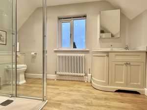 Master En-suite- click for photo gallery